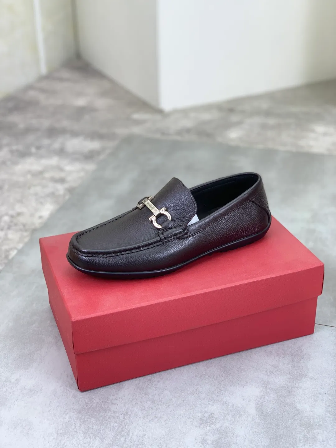 Men's Men's Shoes 💰P540💰[New Style] Water-dyed Niuli 🆘[Salvatore Ferragamo] Ferragamo's latest casual business leather shoes for men! Available at counters simultaneously! The fabric is made of specially imported original calfskin, the lining is made of imported water-dyed cowhide, and the original combination outsole is absolutely luxurious and leads the fashion trend. Matching code: 39-44 (38 45 customized) black optional